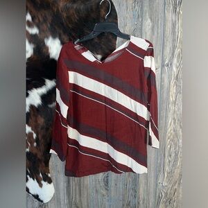 Entro size medium maroon red and cream abstract print 3/4 sleeve top NEW W TAGS